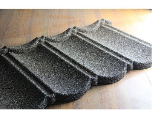 Piastrelle di tetto di pietra di acciaio di alluminio di zinco 0.2*420*1340 Piastrelle di tetto di metallo rivestite di pietra per la protezione contro tutte le intemperie