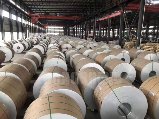 Tecnica laminato a freddo Q195 Q235 1060 3105 1100 Rollo di lamiera di bobina di alluminio per tetto di edifici Larghezza 600-1250 mm