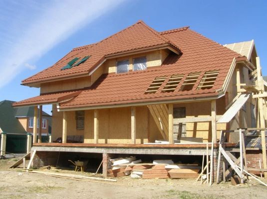 Materiale grezzo PVC ASA Rivestimento colore pietra chip rivestito Metro Rooftile piastra con e design colorato