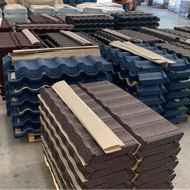 Materiale grezzo PVC ASA Rivestimento colore pietra chip rivestito Metro Rooftile piastra con e design colorato