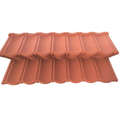 Materiale in PVC e piastrelle di tetto in metallo rivestite in pietra blu anti-decolorazione di peso 2,7 kg/pcs con alta durata