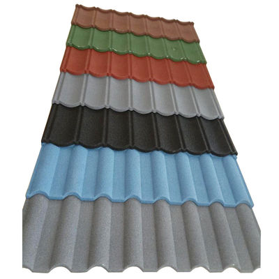 Materiale in PVC e piastrelle di tetto in metallo rivestite in pietra blu anti-decolorazione di peso 2,7 kg/pcs con alta durata