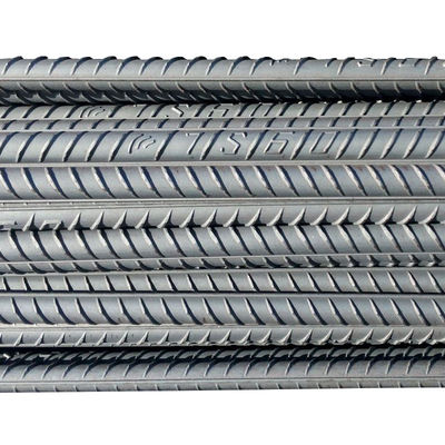 Rebar in acciaio laminato a caldo a nervatura nera ASTM A615 grado 60 Ss400 S355 Hrb335 Hrb400 Hrb500 S40 S50 per la costruzione di edifici