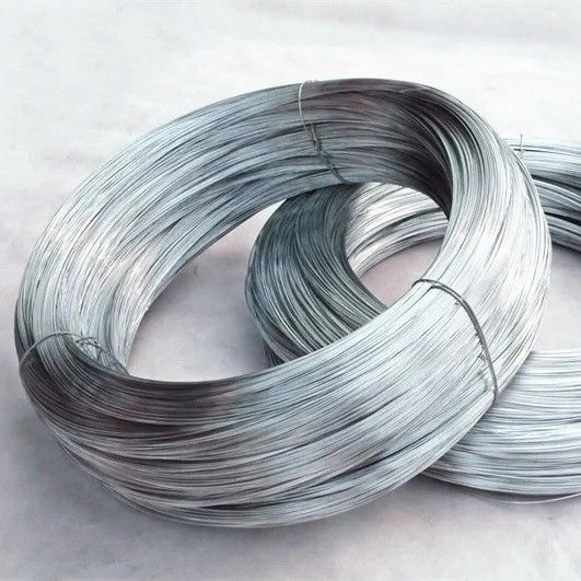 SAE1006-1008 GI filo di legame BWG 21 0,83 mm filo di ferro galvanizzato elettro / immerso a caldo per la costruzione in Vietnam personalizzato